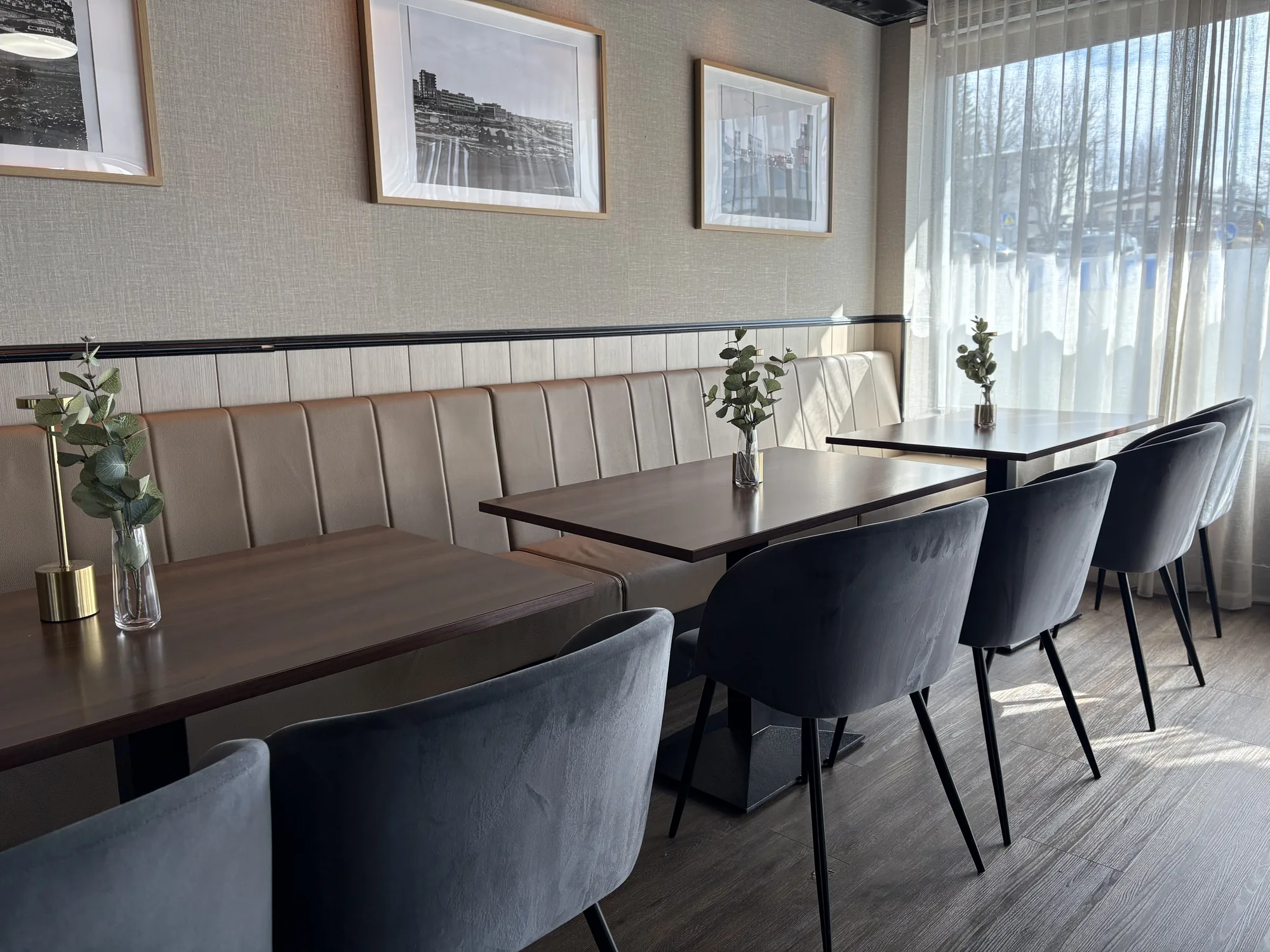 Catalína — the bar and main room